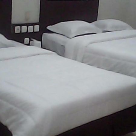Hotel Wisma Djaja Syariah Bojonegoro מראה חיצוני תמונה