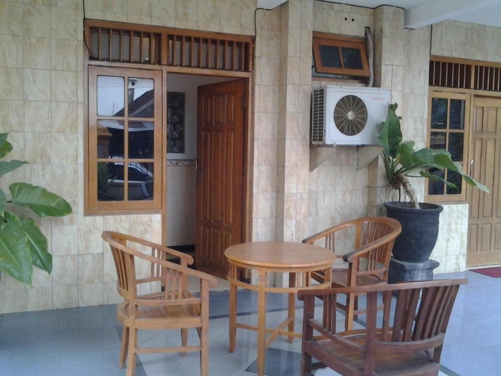 Hotel Wisma Djaja Syariah Bojonegoro חדר תמונה