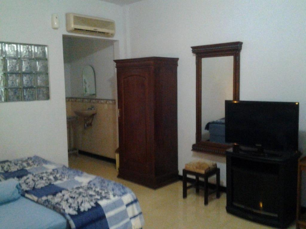 Hotel Wisma Djaja Syariah Bojonegoro חדר תמונה