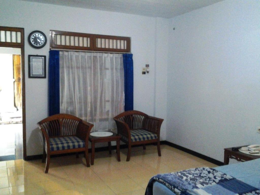 Hotel Wisma Djaja Syariah Bojonegoro חדר תמונה
